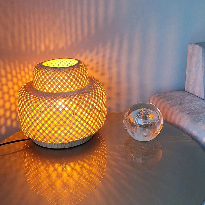 Luminária de Mesa de Bambu Nest